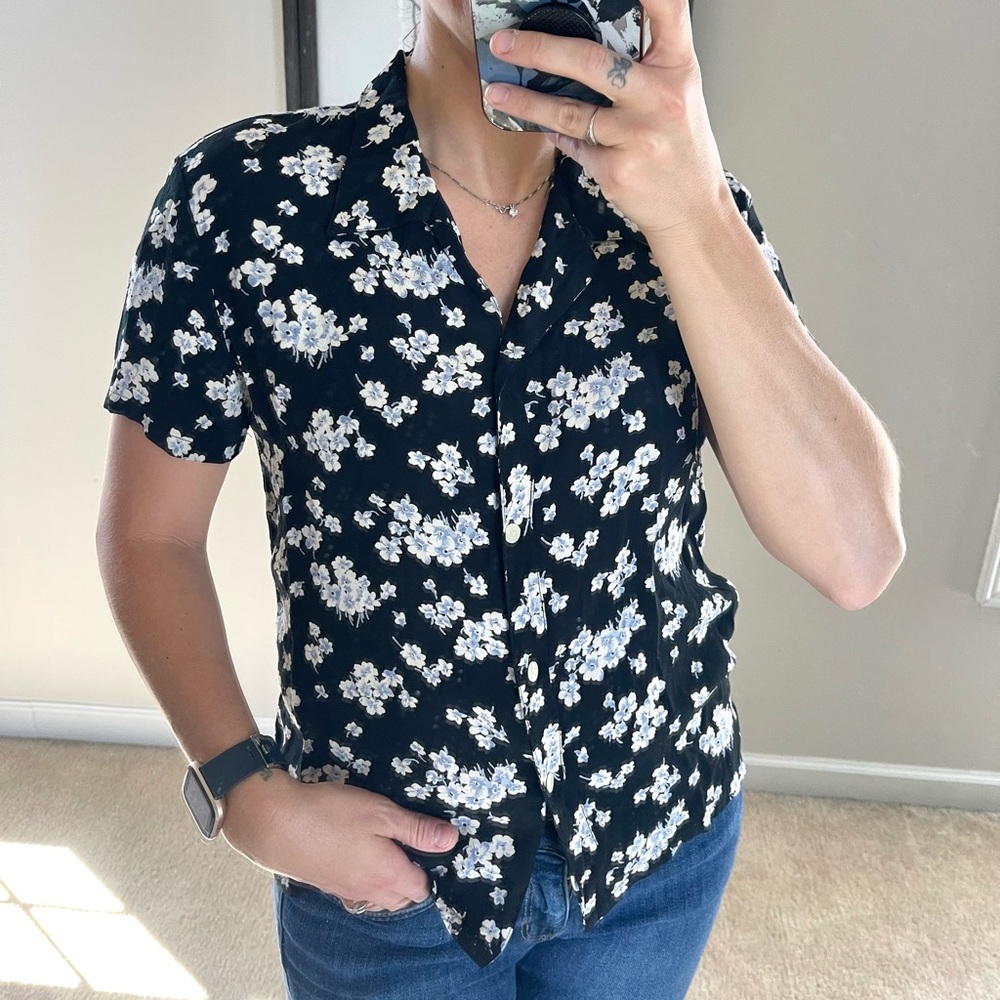 Floral Gap button down! Size small